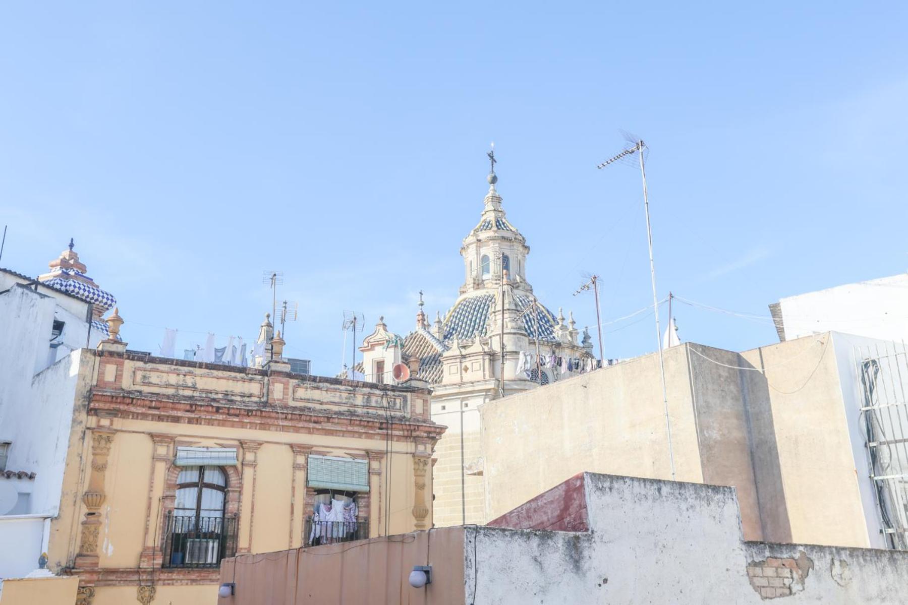 Galindo Center Premium Suites, Free Parking Sevilla Buitenkant foto