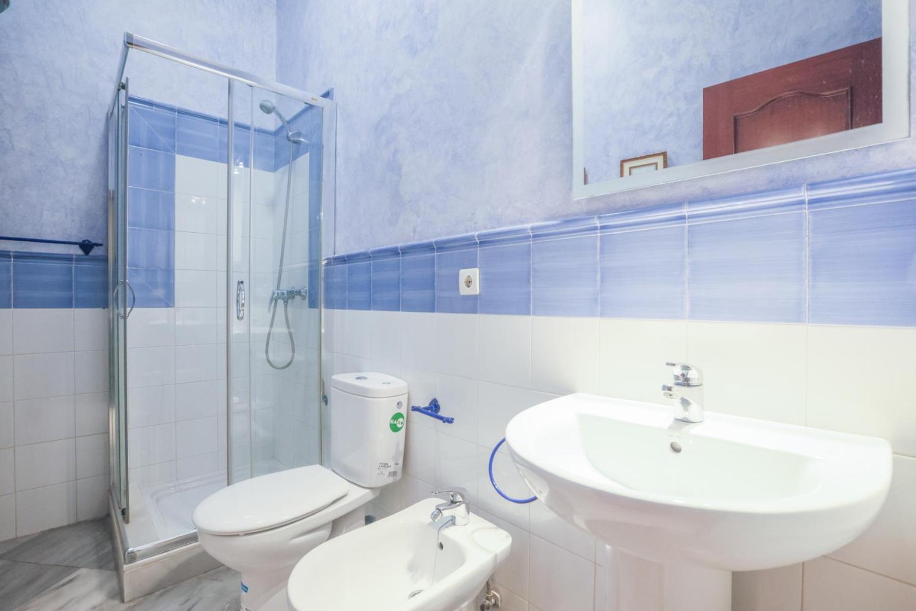 Galindo Center Premium Suites, Free Parking Sevilla Buitenkant foto