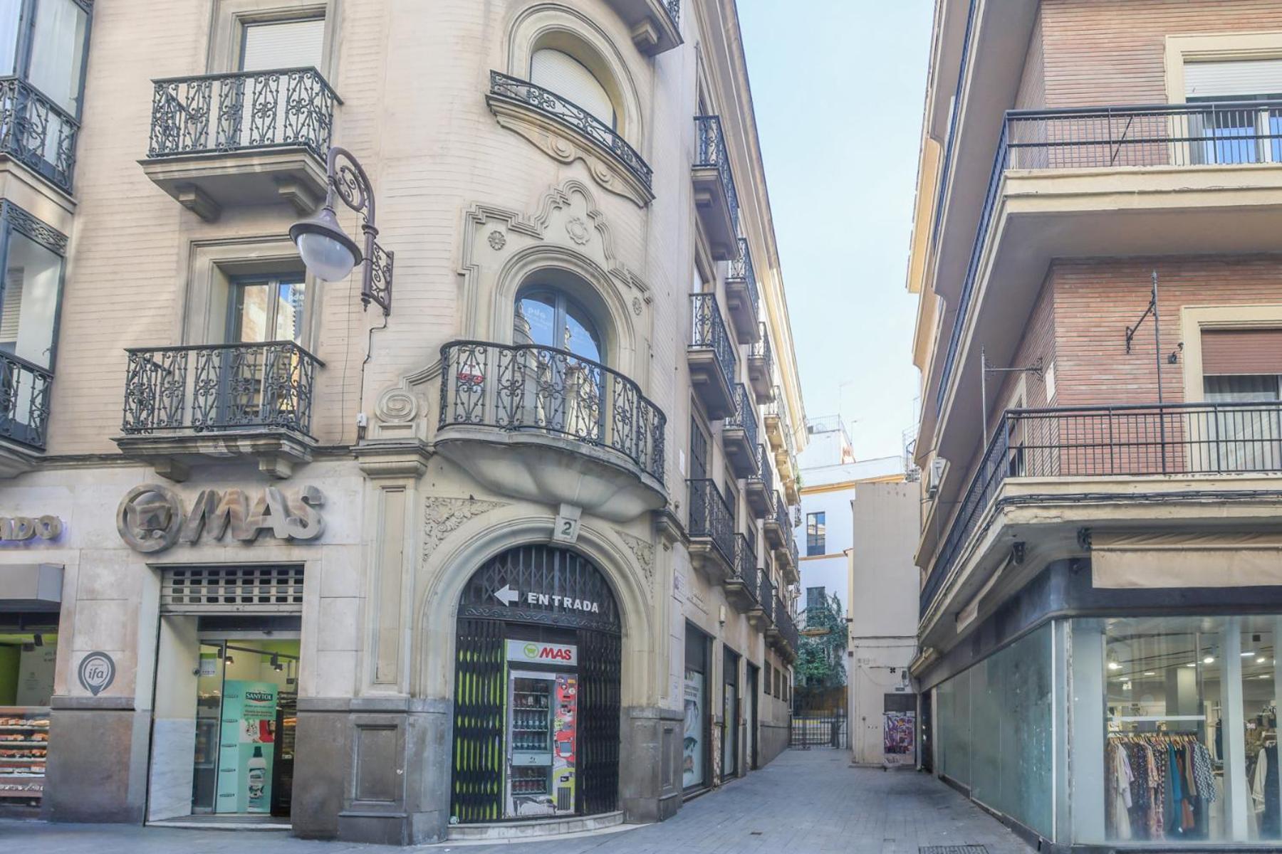 Galindo Center Premium Suites, Free Parking Sevilla Buitenkant foto